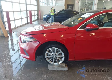 2019 Mercedes-Benz A 220 4Matic z USA, uszkodzony, nr VIN WDD3G4FB3KW019950